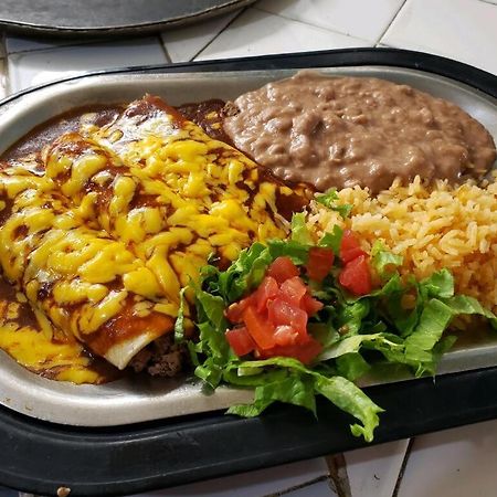 White Sands Inn, Marina, Bar & Grill 포트 이사벨 외부 사진