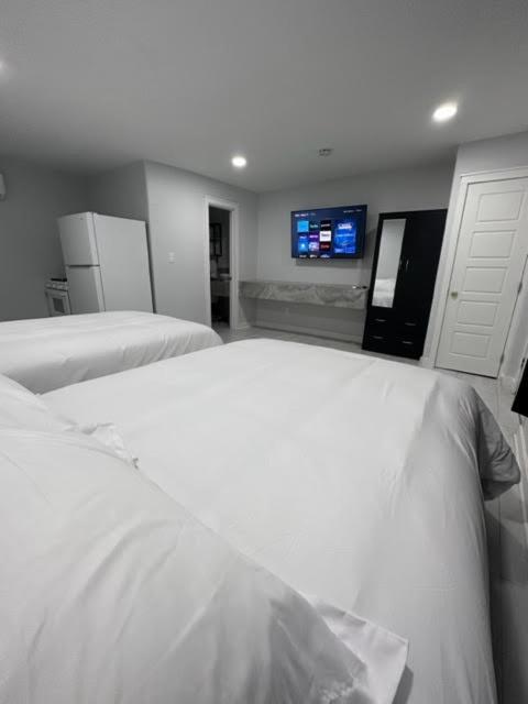 White Sands Inn, Marina, Bar & Grill 포트 이사벨 외부 사진