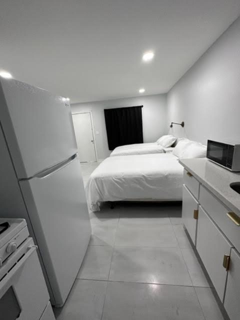 White Sands Inn, Marina, Bar & Grill 포트 이사벨 외부 사진