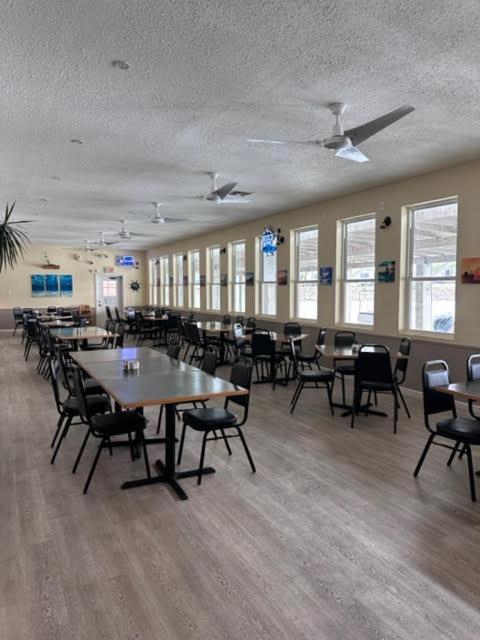 White Sands Inn, Marina, Bar & Grill 포트 이사벨 외부 사진
