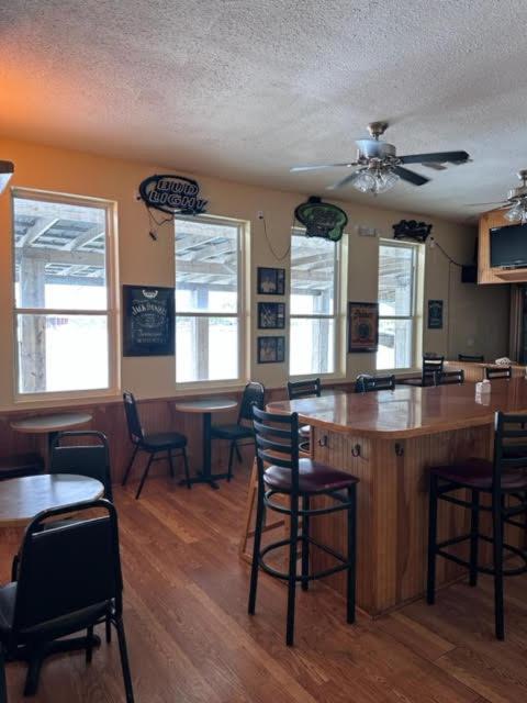 White Sands Inn, Marina, Bar & Grill 포트 이사벨 외부 사진