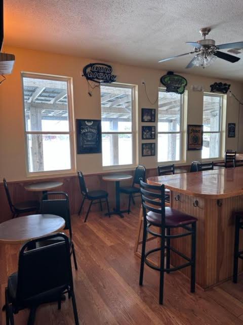 White Sands Inn, Marina, Bar & Grill 포트 이사벨 외부 사진