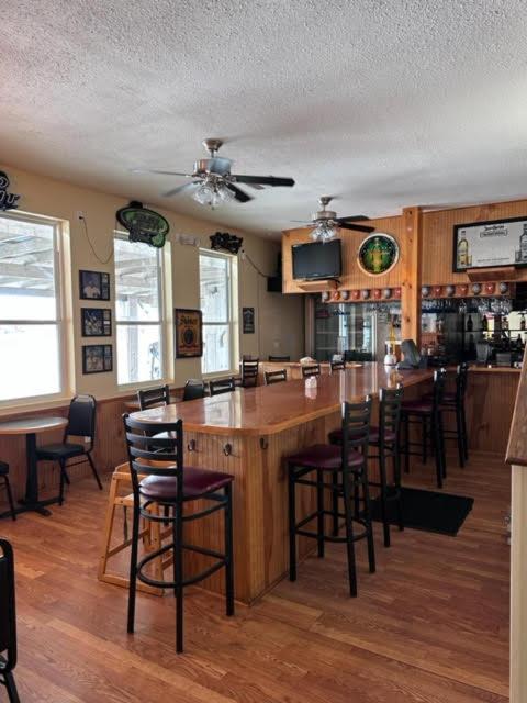 White Sands Inn, Marina, Bar & Grill 포트 이사벨 외부 사진