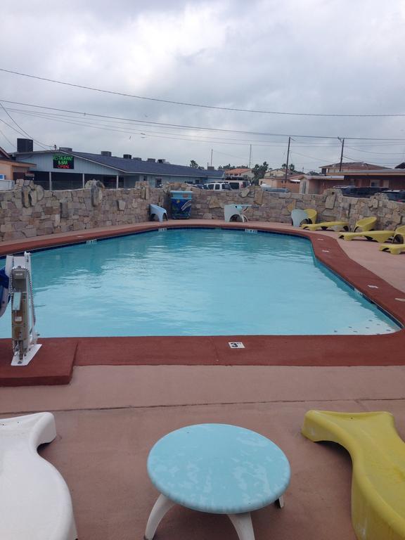 White Sands Inn, Marina, Bar & Grill 포트 이사벨 외부 사진