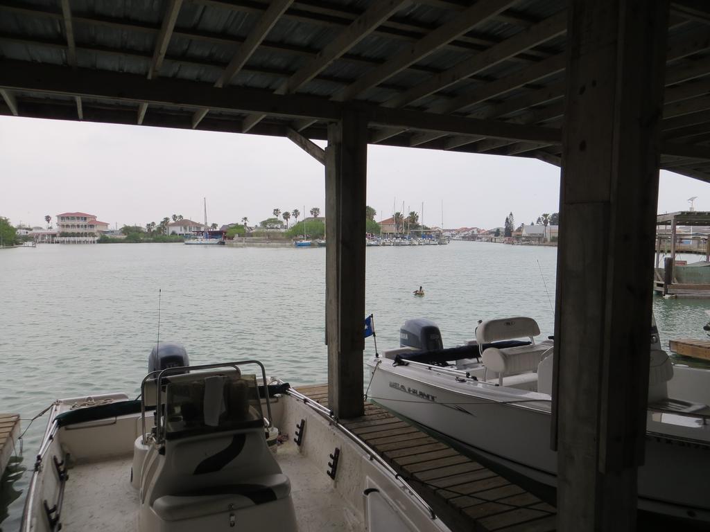 White Sands Inn, Marina, Bar & Grill 포트 이사벨 외부 사진