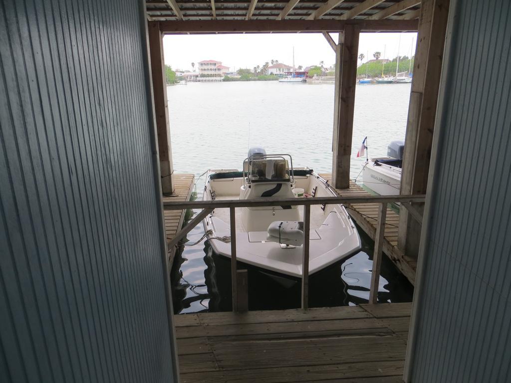 White Sands Inn, Marina, Bar & Grill 포트 이사벨 외부 사진