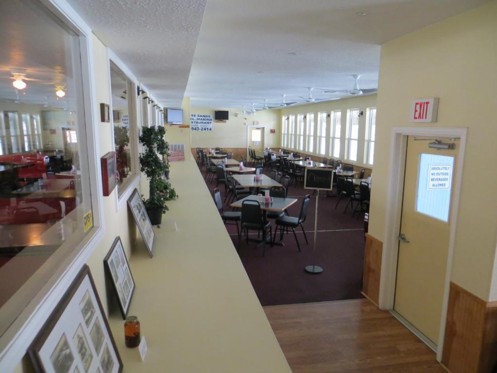White Sands Inn, Marina, Bar & Grill 포트 이사벨 외부 사진